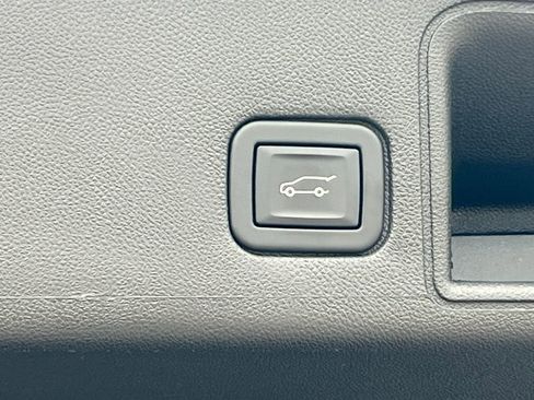 Certified 2023 GMC Terrain SLE w/ Driver Convenience Package AWD/4WD image 41