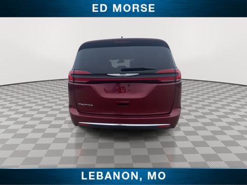 Used 2023 Chrysler Pacifica Touring-L FWD image 7