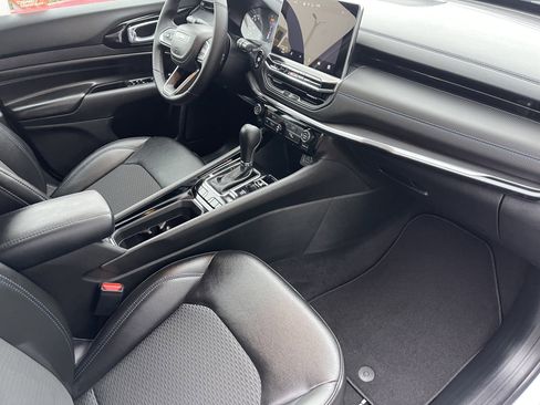 New 2026 Jeep Compass Latitude image 18