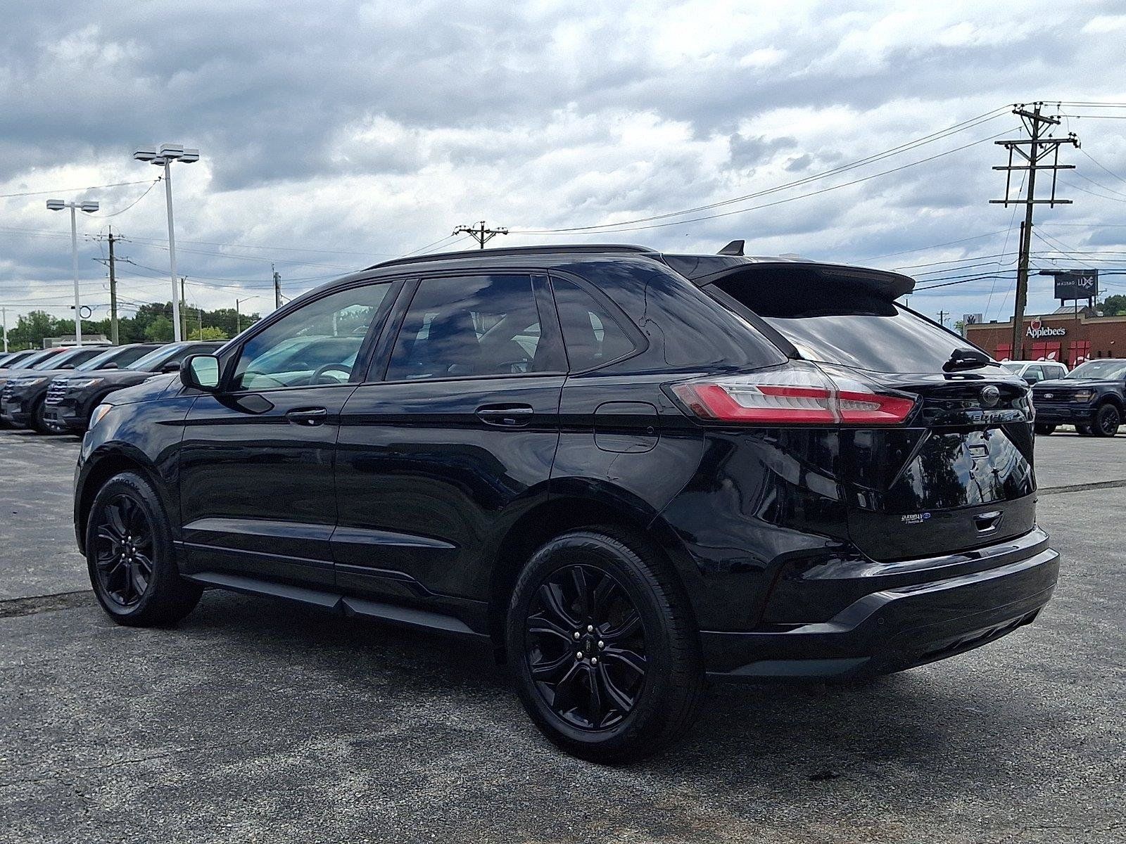 Certified 2022 Ford Edge SE w/ Black Appearance Package AWD/4WD image 5