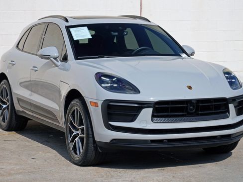 Used 2025 Porsche Macan AWD/4WD image 54