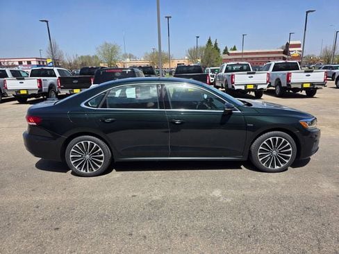 Used 2022 Volkswagen Passat 2.0T FWD image 7