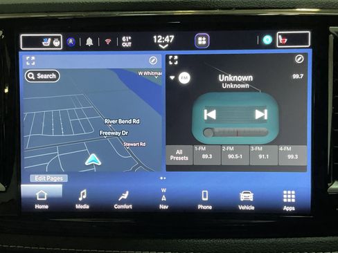 Used 2023 Chrysler Pacifica Limited image 12