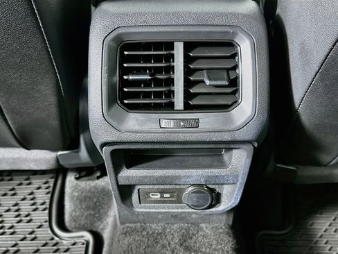Used 2023 Volkswagen Tiguan SE FWD image 27