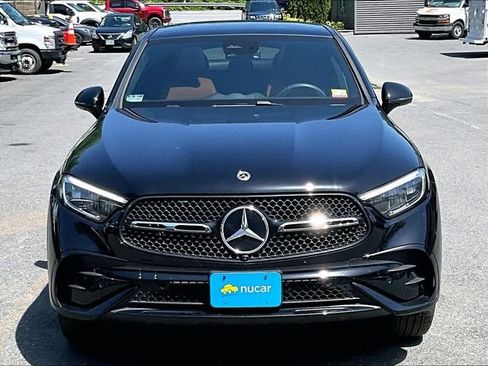 Used 2025 Mercedes-Benz GLC 300 4MATIC image 2