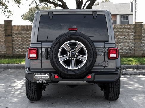 Used 2022 Jeep Wrangler Unlimited Sahara w/ Cold Weather Group AWD/4WD image 18