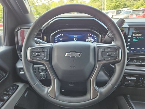 Used 2025 Chevrolet Silverado 2500 ZR2 w/ Technology Package AWD/4WD image 15