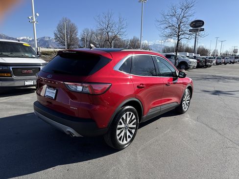 Certified 2022 Ford Escape Titanium image 5