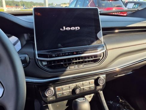 Used 2024 Jeep Compass Trailhawk image 16