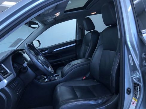 Used 2015 Toyota Highlander XLE image 19