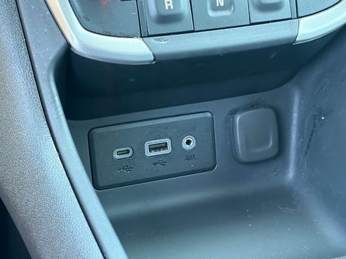 Used 2024 GMC Terrain SLE AWD/4WD image 24