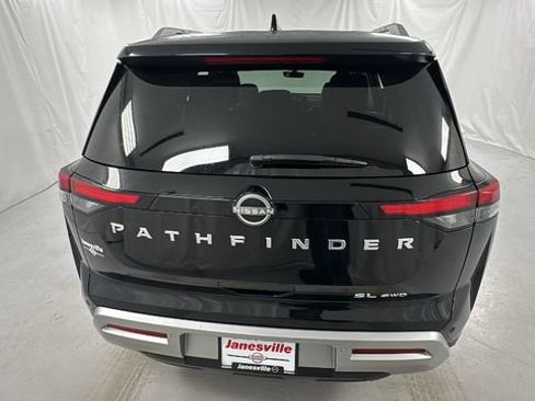 Certified 2025 Nissan Pathfinder SL image 4