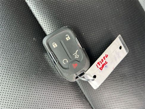 Used 2024 GMC Terrain SLT image 25