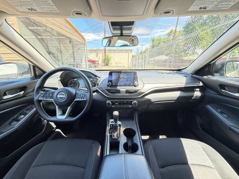Used 2025 Nissan Altima 2.5 SV FWD image 33