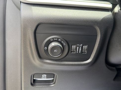 Used 2023 Jeep Grand Cherokee L Limited AWD/4WD image 31