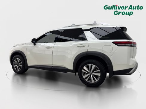 Used 2022 Nissan Pathfinder SL FWD image 4
