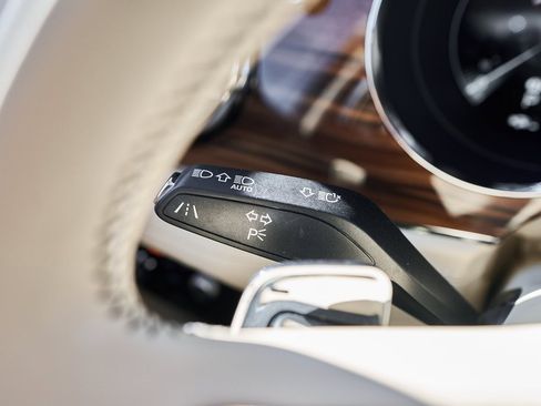 Used 2023 Bentley Bentayga Extended Wheelbase image 59