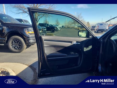 Used 2019 Chrysler 300 S image 13