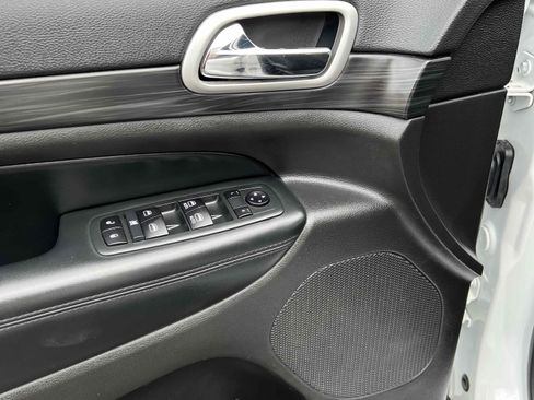 Used 2020 Jeep Grand Cherokee Laredo image 49