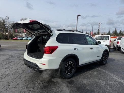 Used 2019 Nissan Pathfinder SL image 9