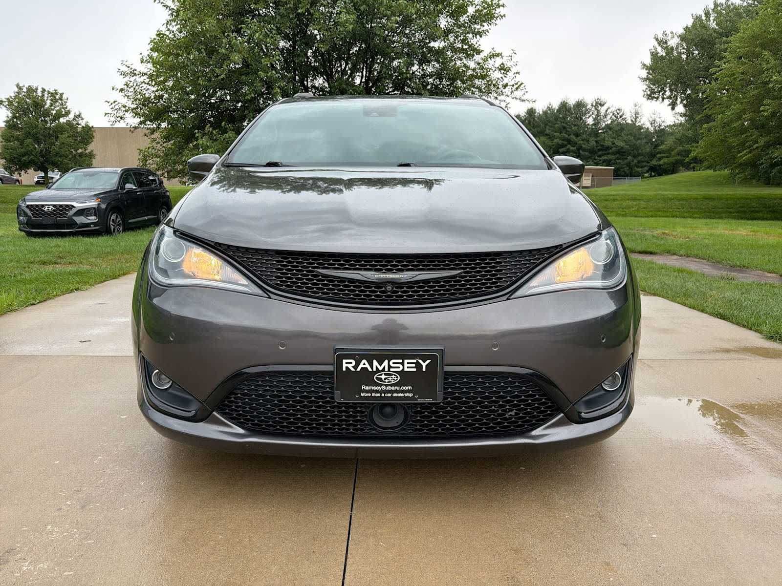 Used 2018 Chrysler Pacifica Touring-L Plus FWD image 9