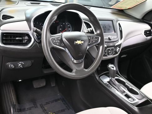 Used 2020 Chevrolet Equinox LS image 12