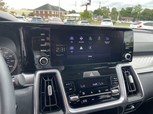 Certified 2023 Kia Sorento EX AWD/4WD image 11
