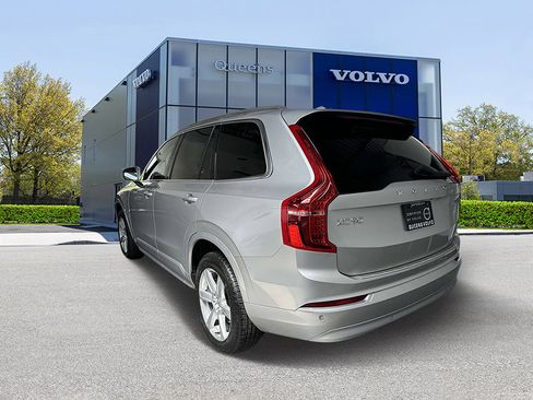 Certified 2022 Volvo XC90 T6 Momentum image 6