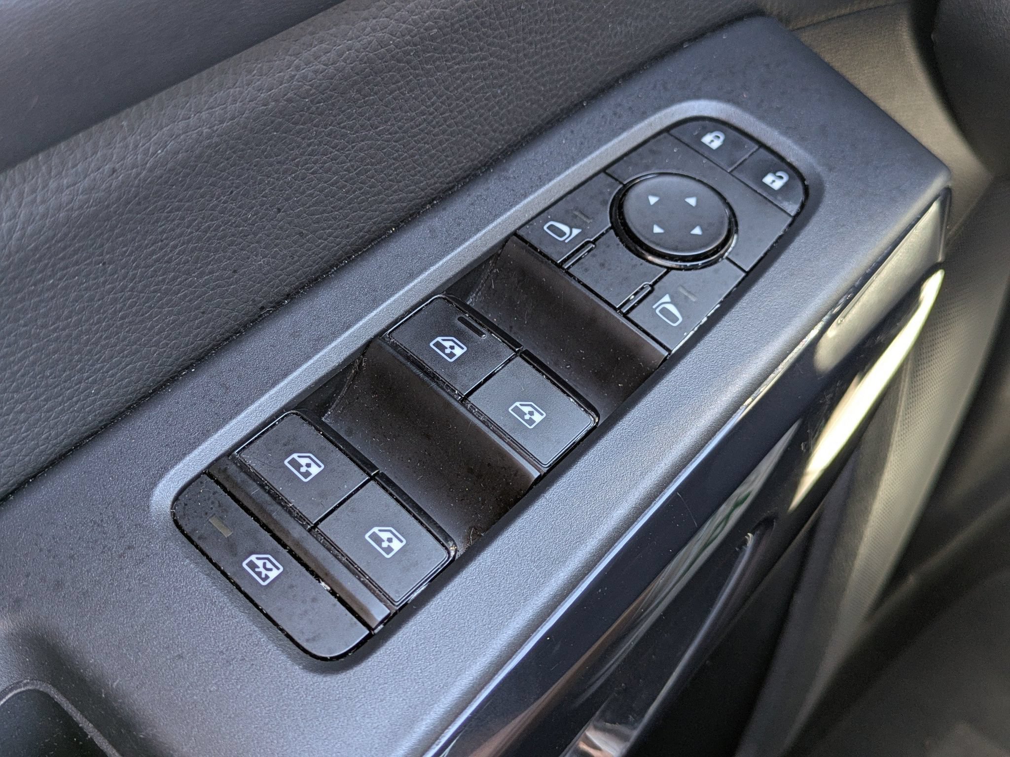 Certified 2024 Nissan Pathfinder SV FWD image 24
