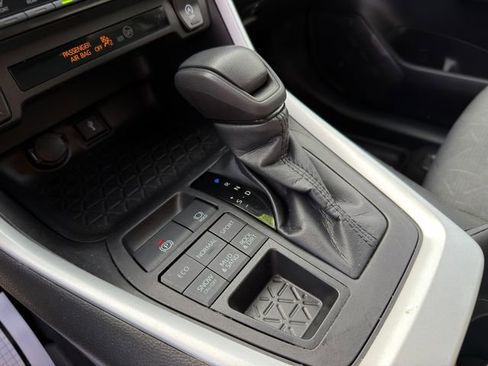 Used 2022 Toyota RAV4 XLE image 27