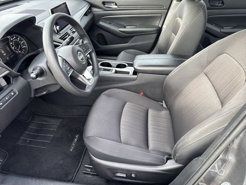 Used 2024 Nissan Altima 2.5 SV image 5