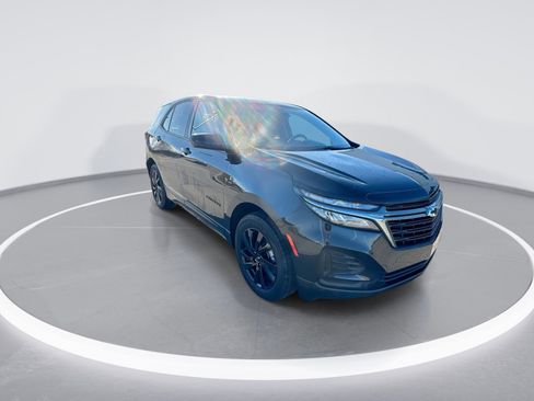 Used 2024 Chevrolet Equinox LS w/ LS Convenience Package image 2