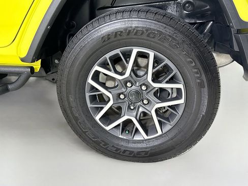 Used 2024 Jeep Wrangler Sahara image 30
