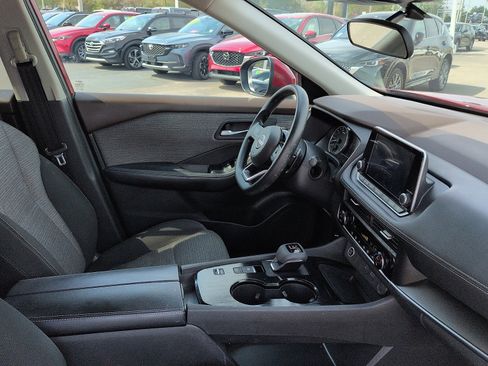 Used 2023 Nissan Rogue SV image 7