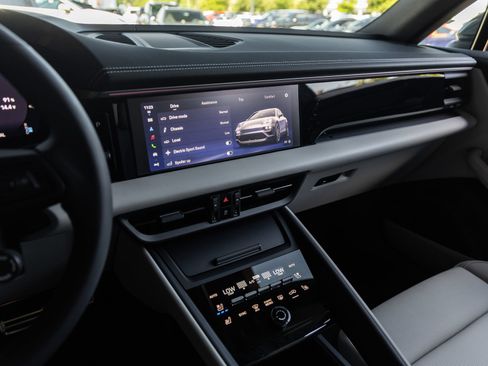 New 2025 Porsche Macan 4S Electric AWD/4WD image 29