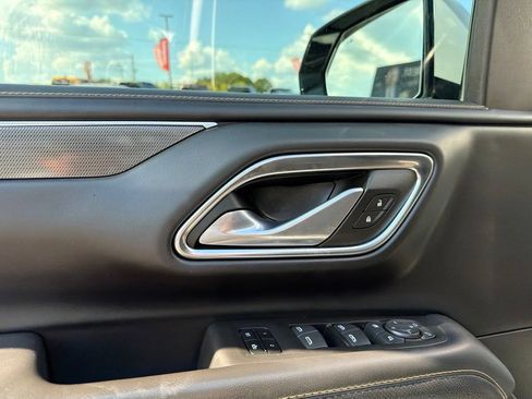 Used 2023 GMC Yukon XL AT4 w/ Technology Package AWD/4WD image 13