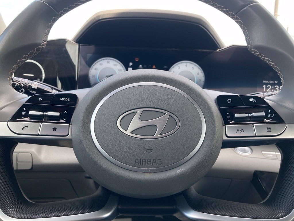 Used 2025 Hyundai Elantra SEL FWD image 17