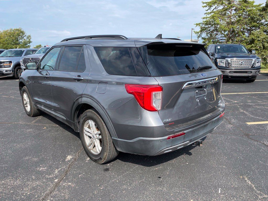 Used 2021 Ford Explorer XLT w/ Equipment Group 202A AWD/4WD image 4