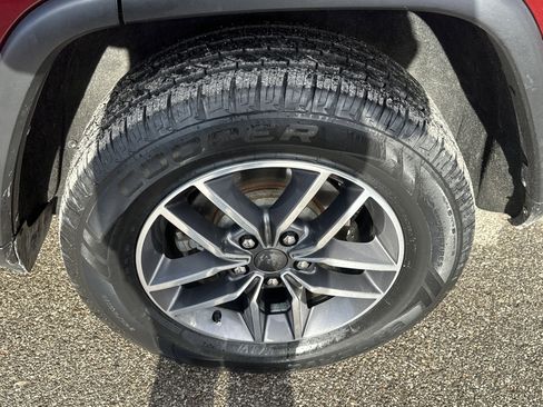 Used 2020 Jeep Grand Cherokee Limited w/ Luxury Group II image 18