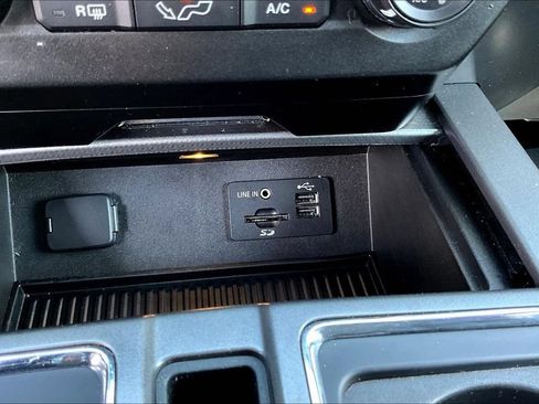 Used 2015 Ford F150 XLT w/ Equipment Group 302A Luxury AWD/4WD image 19