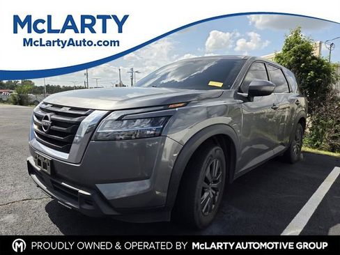 Used 2022 Nissan Pathfinder S FWD image 1