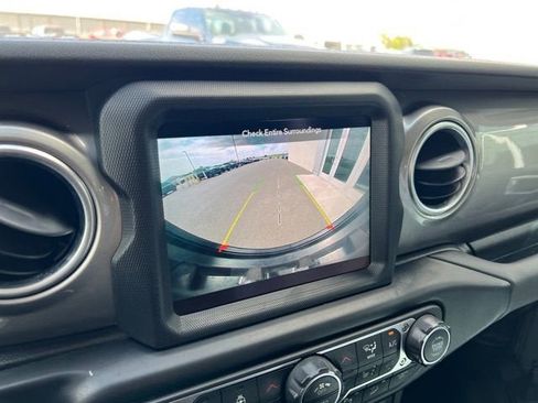 Used 2020 Jeep Wrangler Unlimited Sahara image 10