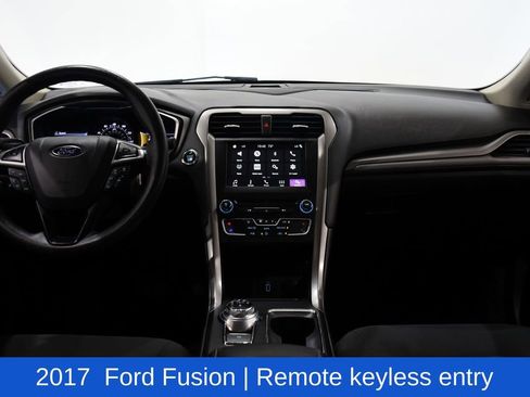 Used 2017 Ford Fusion SE w/ Fusion SE Technology Package FWD image 8