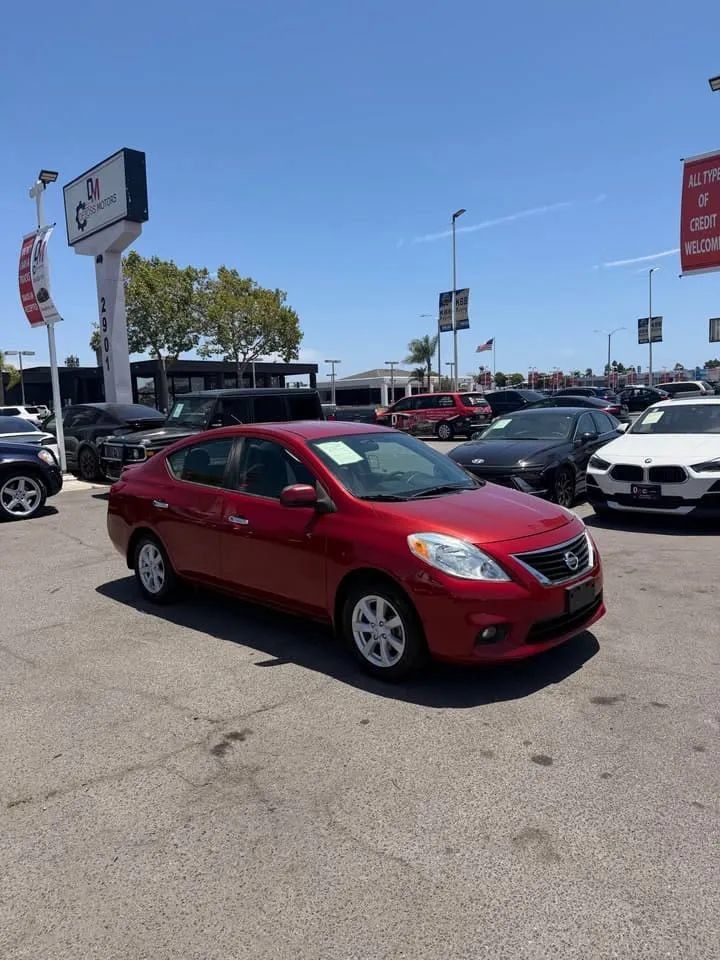 Used 2014 Nissan Versa SV w/ Convenience Package FWD image 2