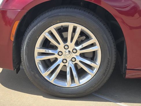 Used 2017 Chrysler 300 Limited RWD image 27
