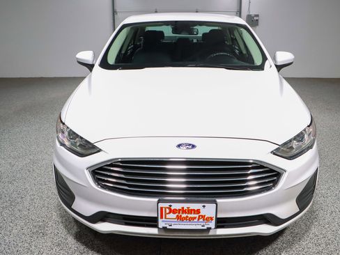 Used 2019 Ford Fusion SE image 4