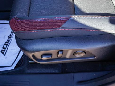 New 2026 Chevrolet Equinox RS w/ LPO, Floor Liner Package FWD image 19