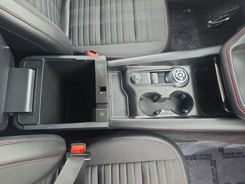 Used 2025 Ford Explorer ST-Line w/ ST-Line Street Pack image 18