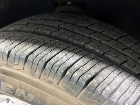 Used 2018 Chevrolet Tahoe LT image 36