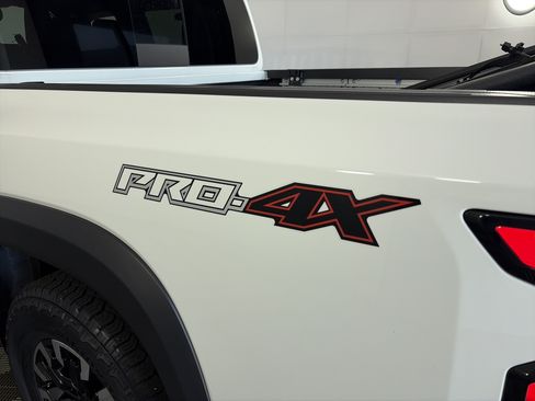 Used 2024 Nissan Frontier SL AWD/4WD image 17